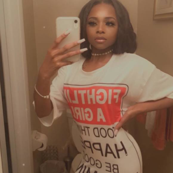 Poshmark profile picture for @pairs
